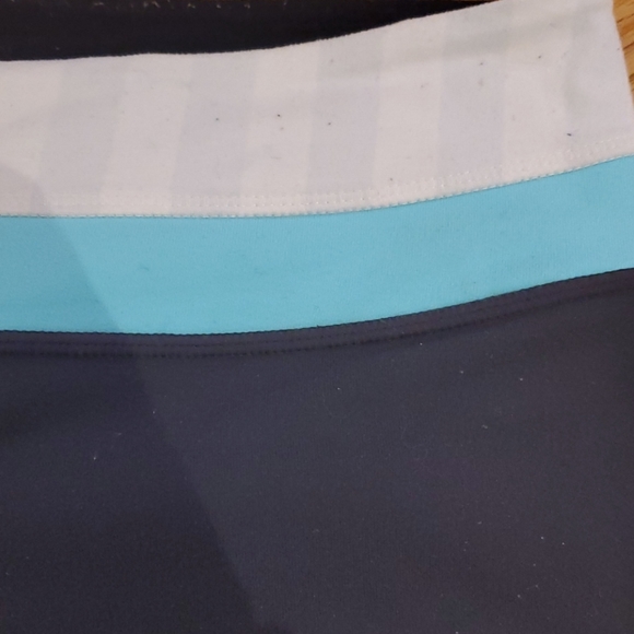 Lululemon flared leggings size 6 - Picture 2 of 2